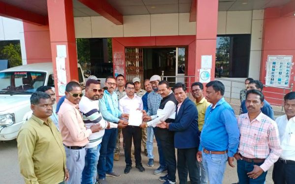 नियुक्ति तिथि से पेंशन की मांग शिक्षक मोर्चा का धरना-प्रदर्शन