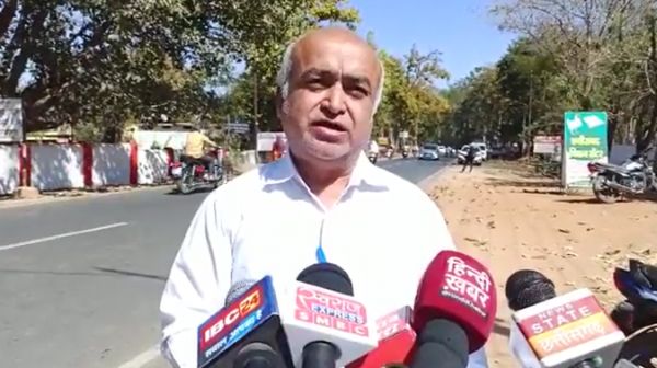 भारत के नक्शे पर जूता पहने अक्षय कुमार का वीडियो, पेंड्रा के वकील ने शिकायत दर्ज कराई