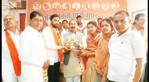 अरूण साव ने कार्यकर्ताओं से  की बात, पर गुरूर नपं विवाद... 
