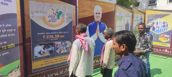 कला जत्था-फोटो प्रदर्शनी के माध्यम से शासन की योजनाओं का प्रचार-प्रसार