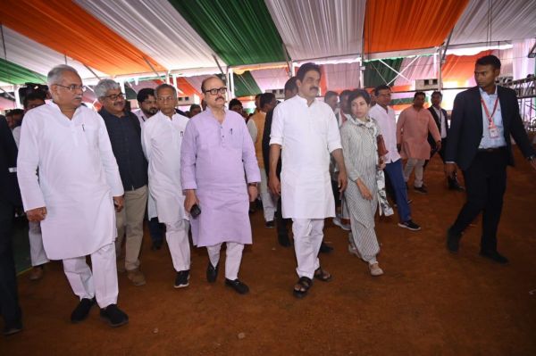 एआईसीसी अधिवेशन के लिए शहीद वीरनारायण सिंह नगर सजकर तैयार