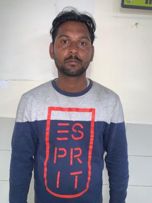 पार्किंग में खड़ी वाहनों का बैटरी चुराने वाला गिरफ्तार