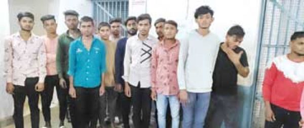 निगरानी, लूट, और बलवा करने वालेें 16 पर कार्रवाई 