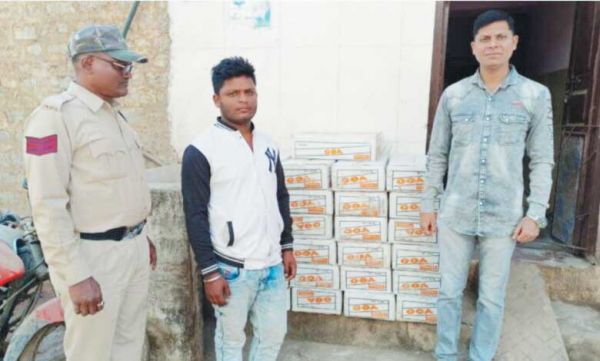 नकली शराब जब्त, ढाबा मालिक गिरफ्तार