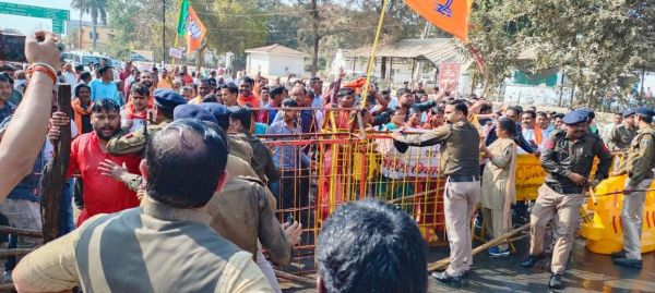 मोर आवास मोर अधिकार के तहत भाजपा का विरोध प्रदर्शन, विधायक निवास घेरा