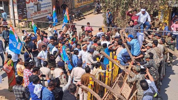 ईडी के छापों से भडक़ी कांग्रेस 