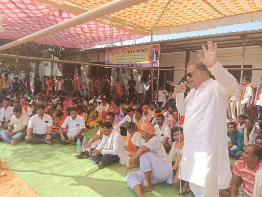 भाजपाइयों ने किया विधायक राजमन  के कार्यालय का घेराव