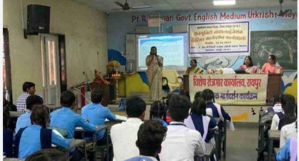 अंग्रेजी माध्यम विद्यालय में कैरियर मार्गदर्शन का आयोजन
