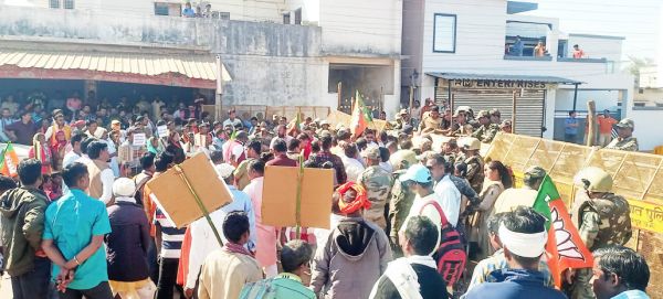 मोर आवास मोर अधिकार अभियान के तहत भाजपा ने कांग्रेस सरकार के खिलाफ खोला मोर्चा