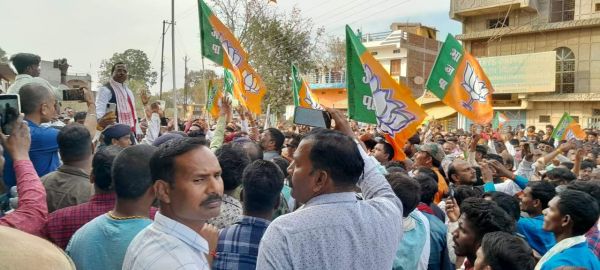 भाजपाइयों ने विधायक निवास को घेरा, पुलिस से हुई झड़प