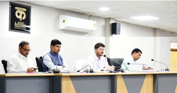 संवाद एवं समाधान शिविरों में समस्याओं के निराकरण हेतु त्वरित पहल करें- कलेक्टर