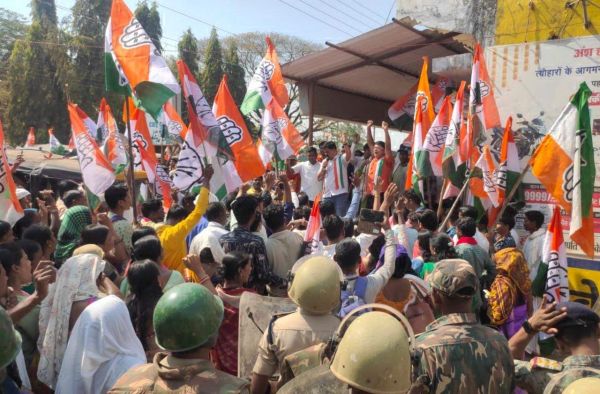 ईडी की कार्रवाई से नाराज कांग्रेसियों ने किया प्रदर्शन 