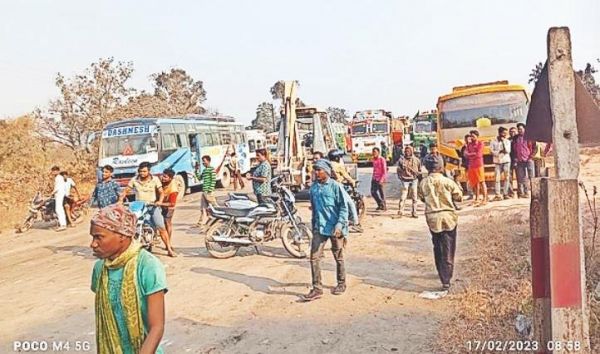 लगातार जाम के कारण सडक़ निर्माण में आ रही बाधा, रात में काम निपटाने की जुगत