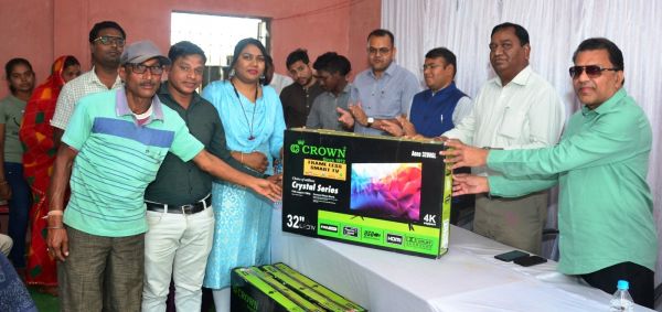 एबीस ग्रुप ने आंबा केंद्रों के लिए सौ स्मार्ट टीवी देने का लिया संकल्प