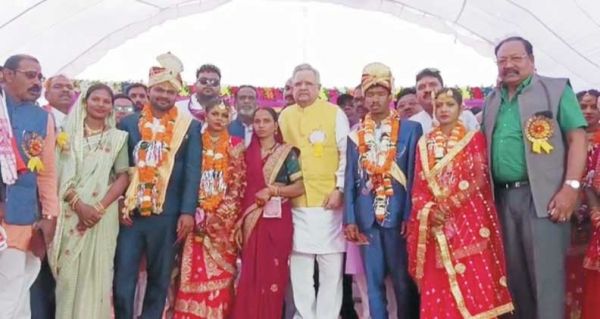 हरदिया साहू समाज की बेटियों को आशीर्वाद देने पहुंचे पूर्व मुख्यमंत्री