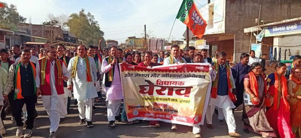  भाजपाइयों ने मंत्री निवास घेरा