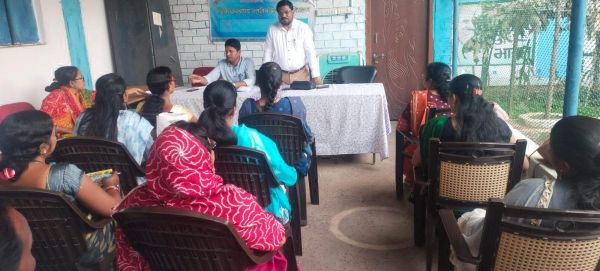 छात्रावास-आश्रमों के अधीक्षकों की समीक्षा बैठक