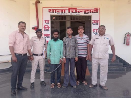 27 मवेशी के साथ महाराष्ट्र के दो तस्कर गिरफ्तार