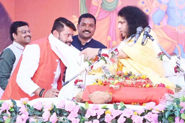 रामकथा सुनने से मिलती है दुखों से मुक्ति - आशीष