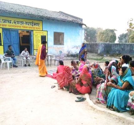 मनचलों पर पुलिस की पैनी नजर: पार्क-गार्डन में सादी वर्दी में तैनात महिला रक्षा टीम के सदस्य  