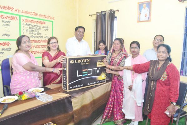 एबीस ग्रुप ने डोंगरगढ़ विखं को फिर दान किए दर्जनभर स्मार्ट टीवी