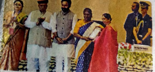 राष्ट्रपति के हाथों कुलपति ममता चंद्राकर को संगीत नाटक अकादमी अवार्ड