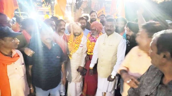 डोंगरगढ़ में पवन ने संतों  का किया भव्य स्वागत