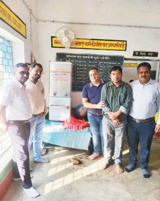 प्राथ. शाला में लगा वाटर कूलर व फिल्टर