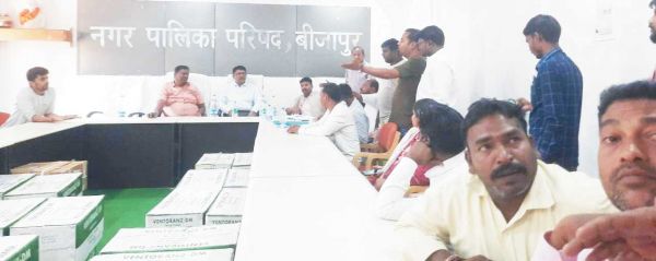 नगर पालिका की शॉपिंग कॉम्पलेक्स आई विवादों में, नीलामी स्थगित