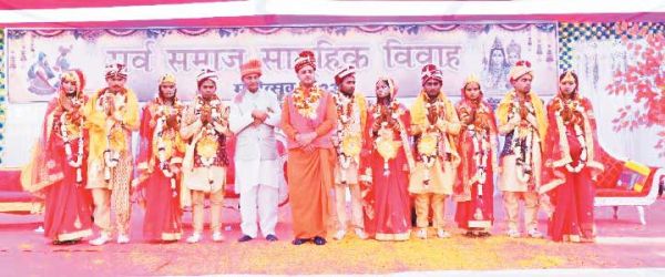सर्व-समाज सामूहिक विवाह में 5 निर्धन कन्या परिणय सूत्र में बंधे