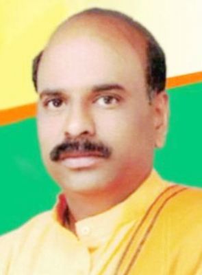 जिपं सदस्य-बेटे समेत 3 के विरूद्ध धमकाने के केस में शिकायत