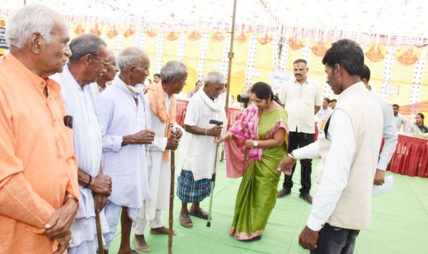 देवपुर जनसमस्या निवारण शिविर में 50 आवेदनों का निबटारा