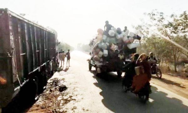 11 मौत के बाद भी नहीं जागे जिम्मेदार, मालवाहकों में बैखोफ ढोई जा रही सवारी