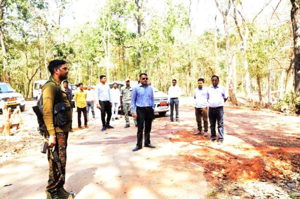 कलेक्टर ने अंदरूनी क्षेत्र के सडक़ विकास कार्य का किया निरीक्षण