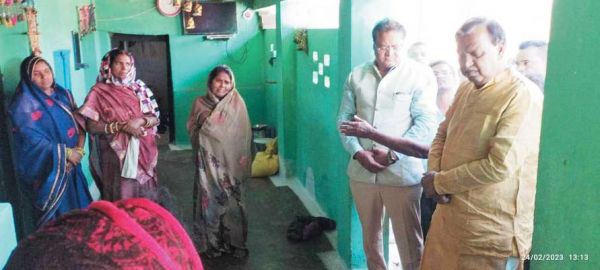 शोकाकुल परिवार से मिले सांसद सुनील सोनी एवं विधायक शिवरतन