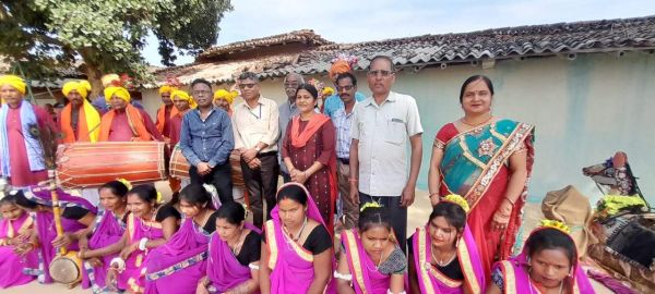 लोक नृत्य के संग्रहण शोध व संवर्धन पर लोक मंजरी का 6 सदस्यीय दल सरगुजा में कर रहा अध्ययन