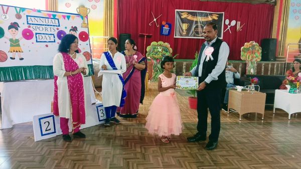 छात्रों को सुपर्णा चाकी सह मेधा छात्रवृत्ति 