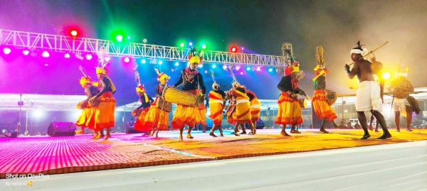 आदिम लोक नृत्य में आदिवासी संस्कृति की झलक