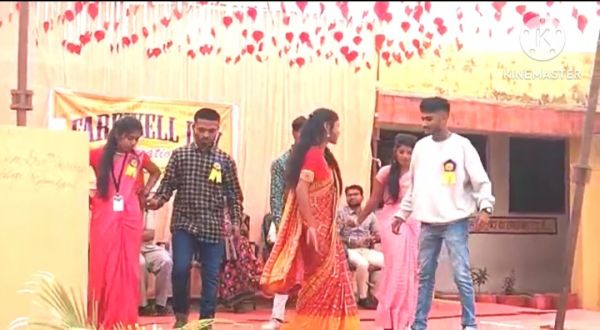 अंतिम वर्ष के छात्राओं को दी विदाई