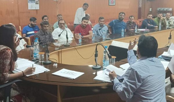 जल जीवन मिशन के कार्यों में लापरवाही बर्दाश्त नहीं -कलेक्टर