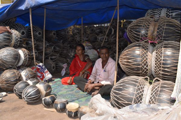 होली के लिए सजने लगे नगाड़ों का बाजार