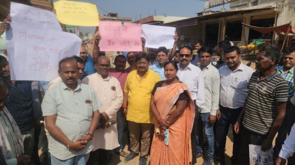   उच्च संस्कार और आदर्श जीवन जीना सीखता है समाज-मिंज