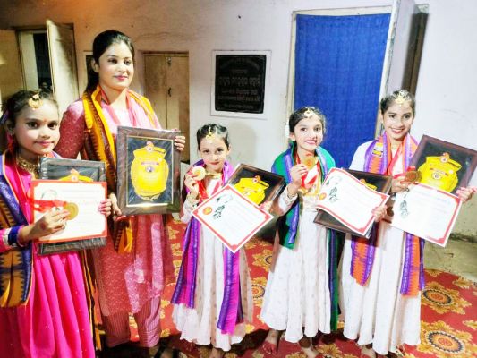 परवीन के शिष्यों ने पुरी में किया कमाल, कई अवार्ड से सम्मानित  