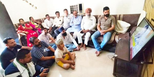 भाजपाइयों ने सुनी पीएम की मन की बात