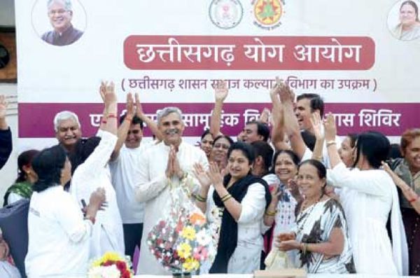 सामूहिक योगाभ्यास शिविर, योग आयोग अध्यक्ष को जन्मदिन की बधाई