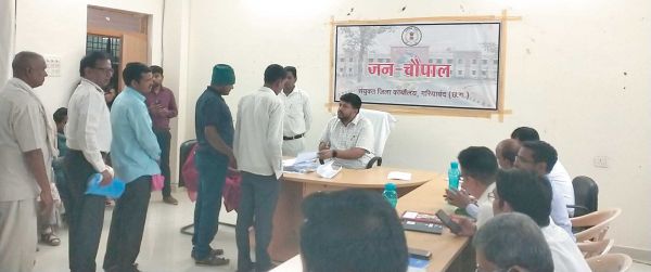 नपं से अलग करने की मांग, कलेक्टर जनदर्शन पहुँचे ग्रामीण