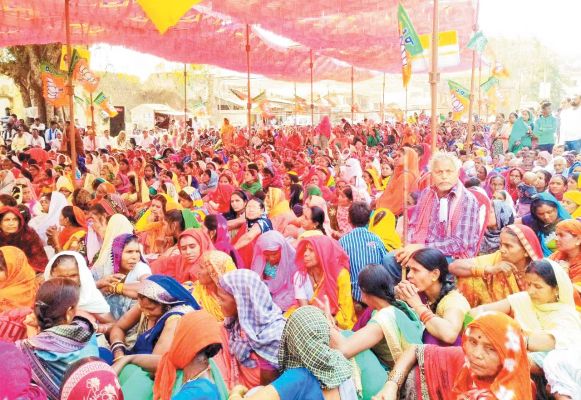 मोर आवास मोर अधिकार को लेकर भाजपाइयों ने घेरा अनुविभागीय कार्यालय, कांग्रेस सरकार पर हमला बोला