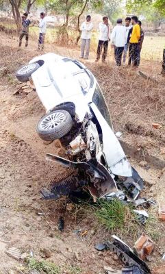 बेकाबू कार नाले में, ड्राइवर घायल