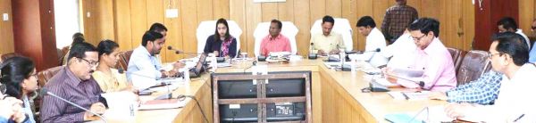 स्वास्थ्य केन्द्रों में मरीजों के लिए बेहतर चिकित्सा सुविधा उपलब्ध हो-कलेक्टर