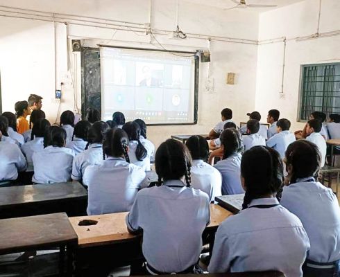 प्रयागराज विज्ञान गणित क्लब से जुड़े युवा वैज्ञानिक-डॉ.राजन